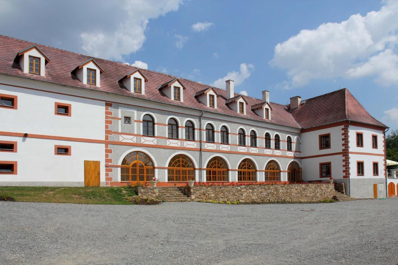 Zamek Liboun Hotel Louňovice pod Blaníkem Екстериор снимка