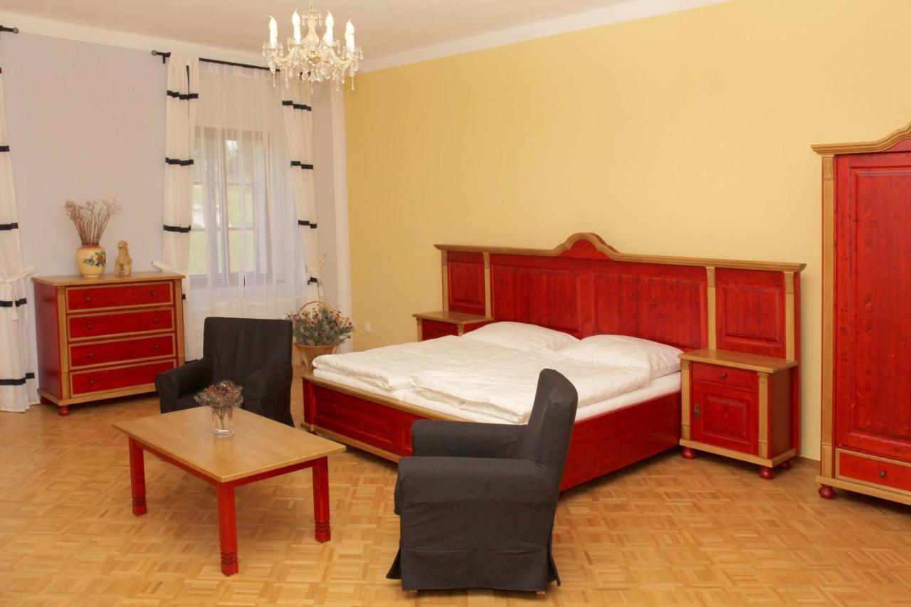 Zamek Liboun Hotel Louňovice pod Blaníkem Екстериор снимка