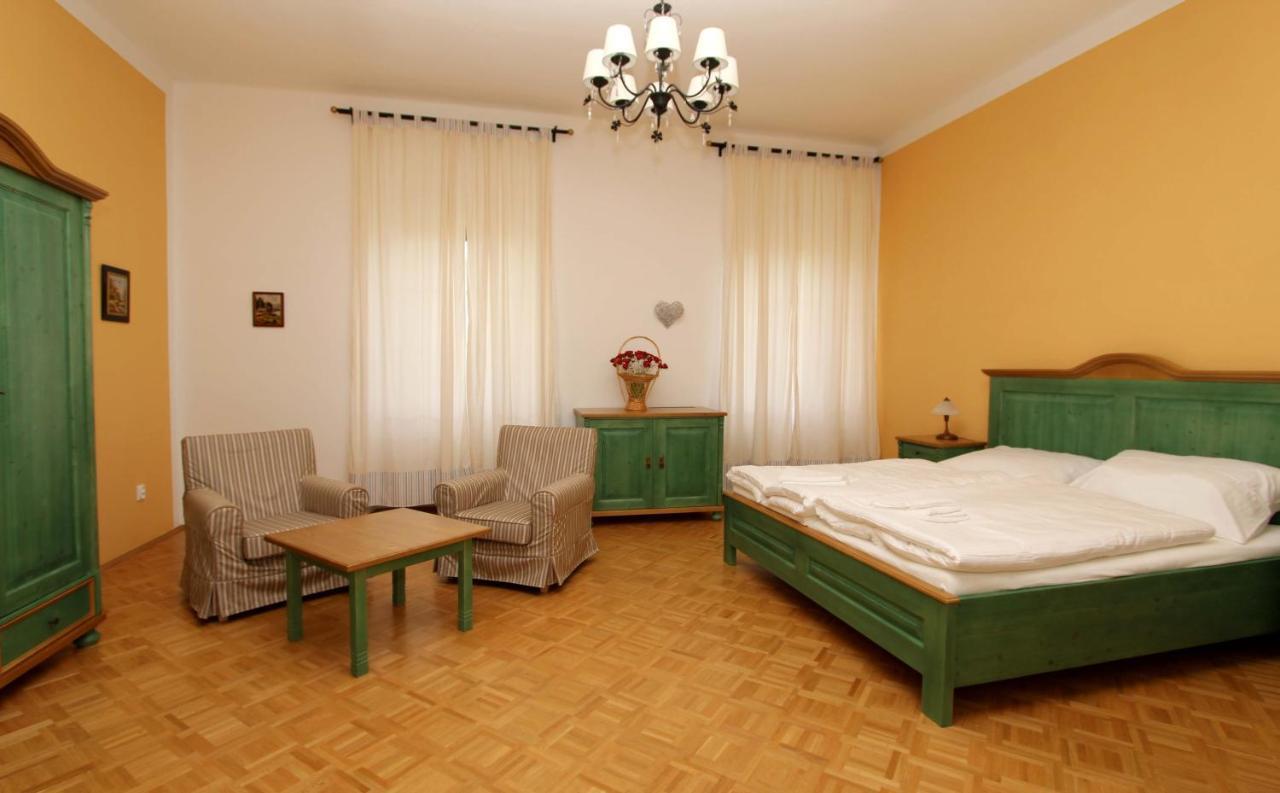 Zamek Liboun Hotel Louňovice pod Blaníkem Екстериор снимка