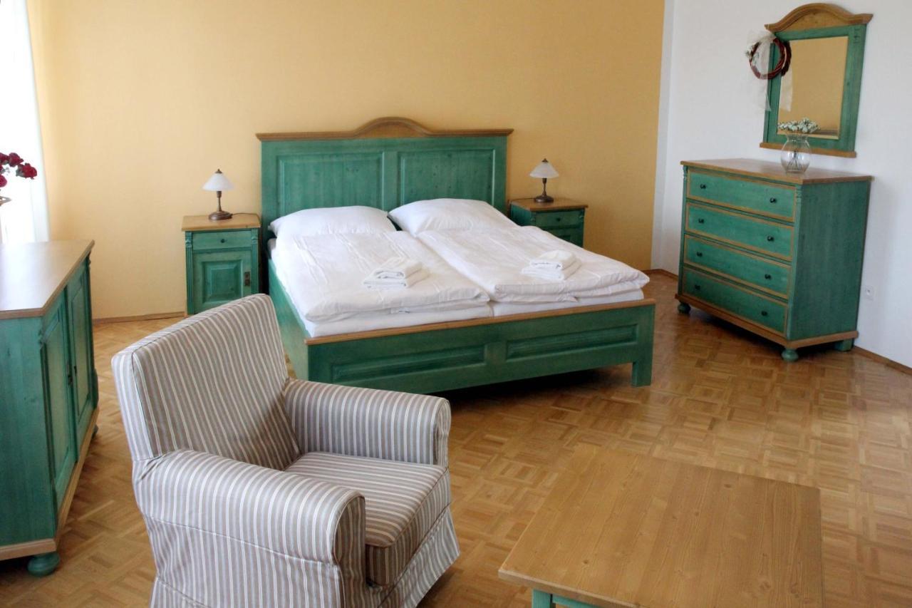 Zamek Liboun Hotel Louňovice pod Blaníkem Екстериор снимка